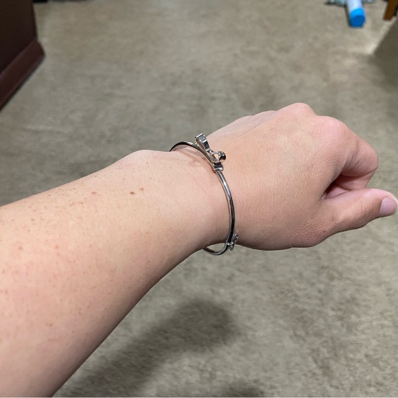 Kate Spade Love Notes Mini Bow Hinged Bangle Bracelet Silver Tone Magnet - Picture 10 of 11